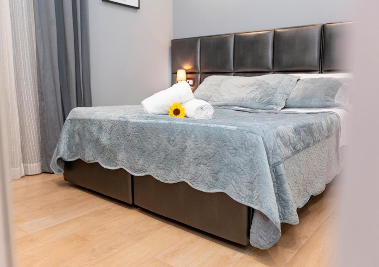 B&B Vico Milano 18 Napoli Dış mekan fotoğraf