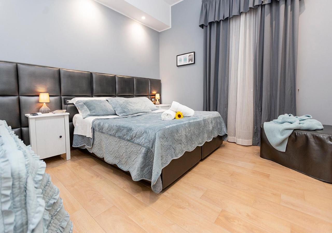 B&B Vico Milano 18 Napoli Dış mekan fotoğraf