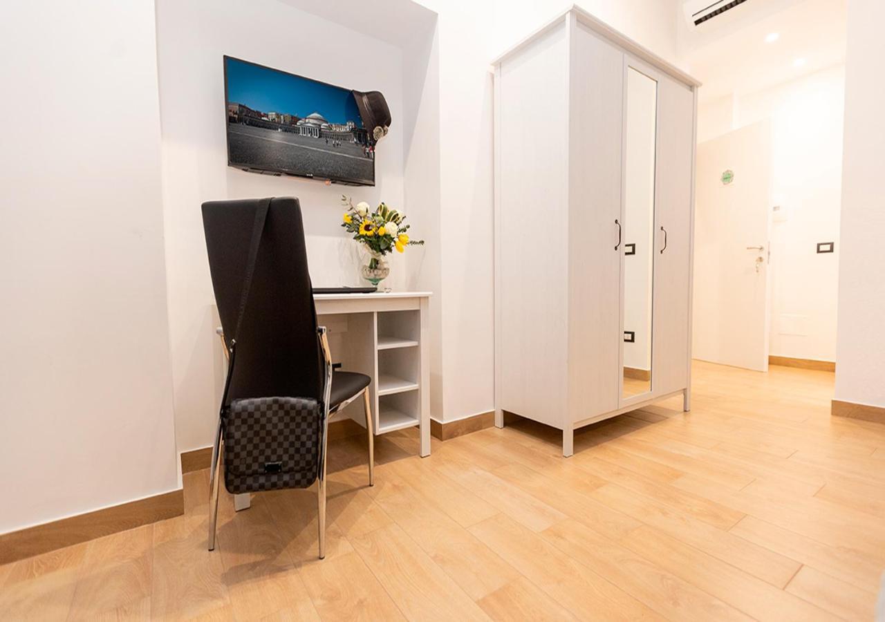 B&B Vico Milano 18 Napoli Dış mekan fotoğraf